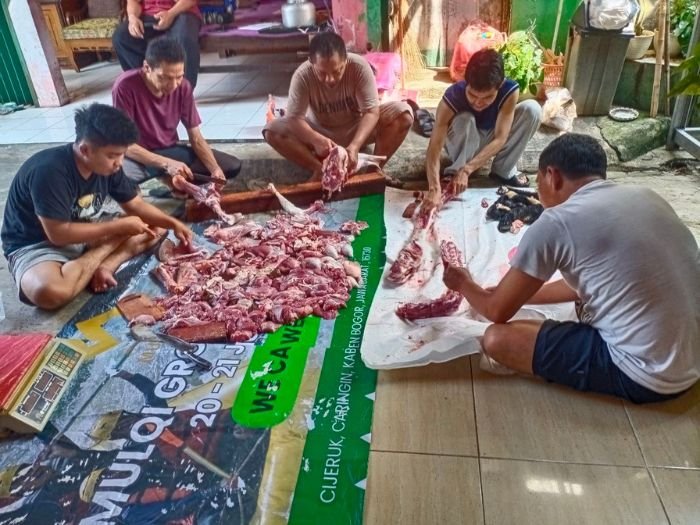 Pemotongan dan Distribusi Daging Qurban